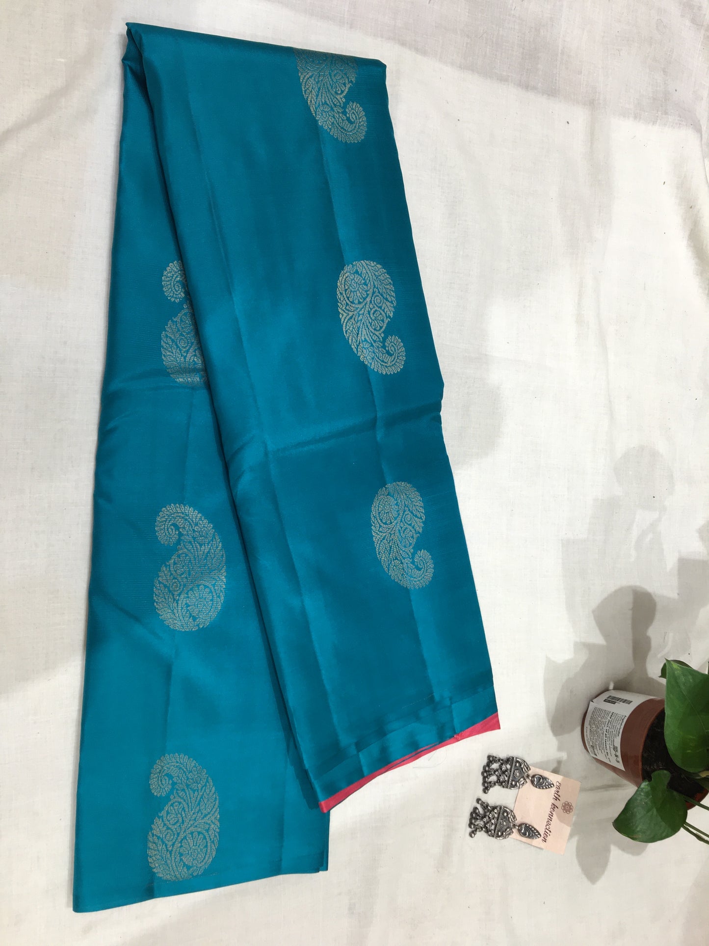 Pure Kanjivaram Fancy Body Silver Motifs Saree