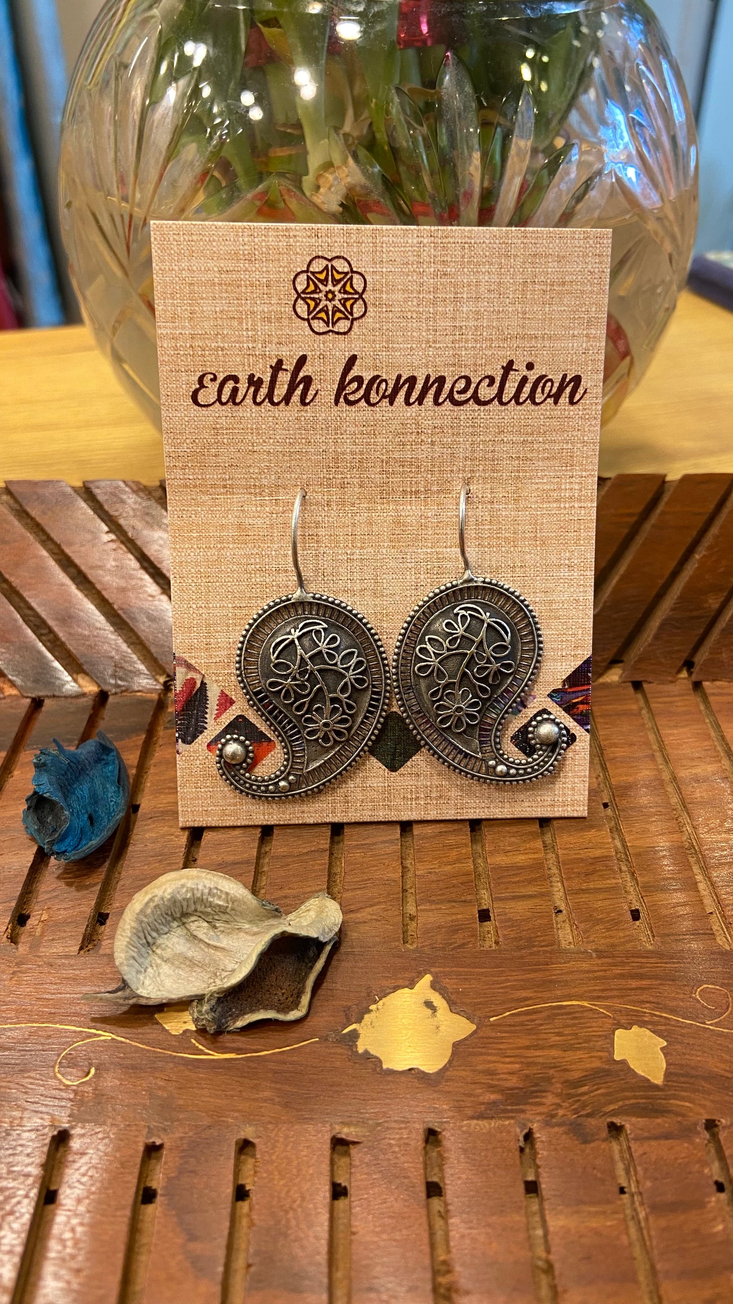 COSTUME HANGING EARRING