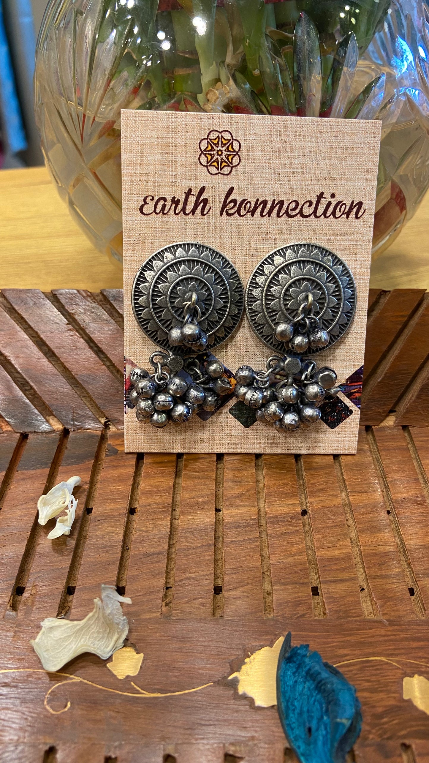 COSTUME ROUND EARNING