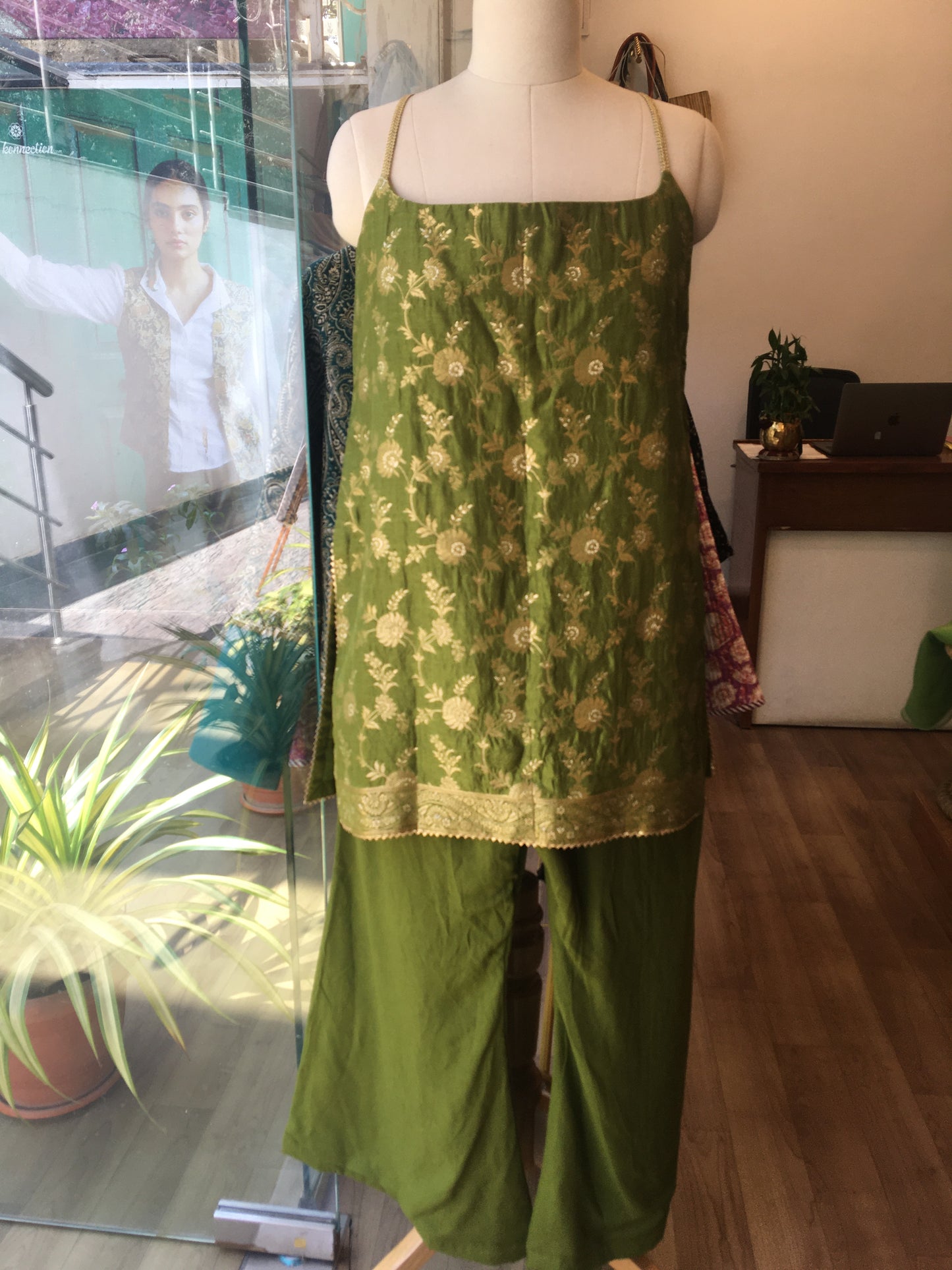 SILK SLEEVLESS KURTA PANT