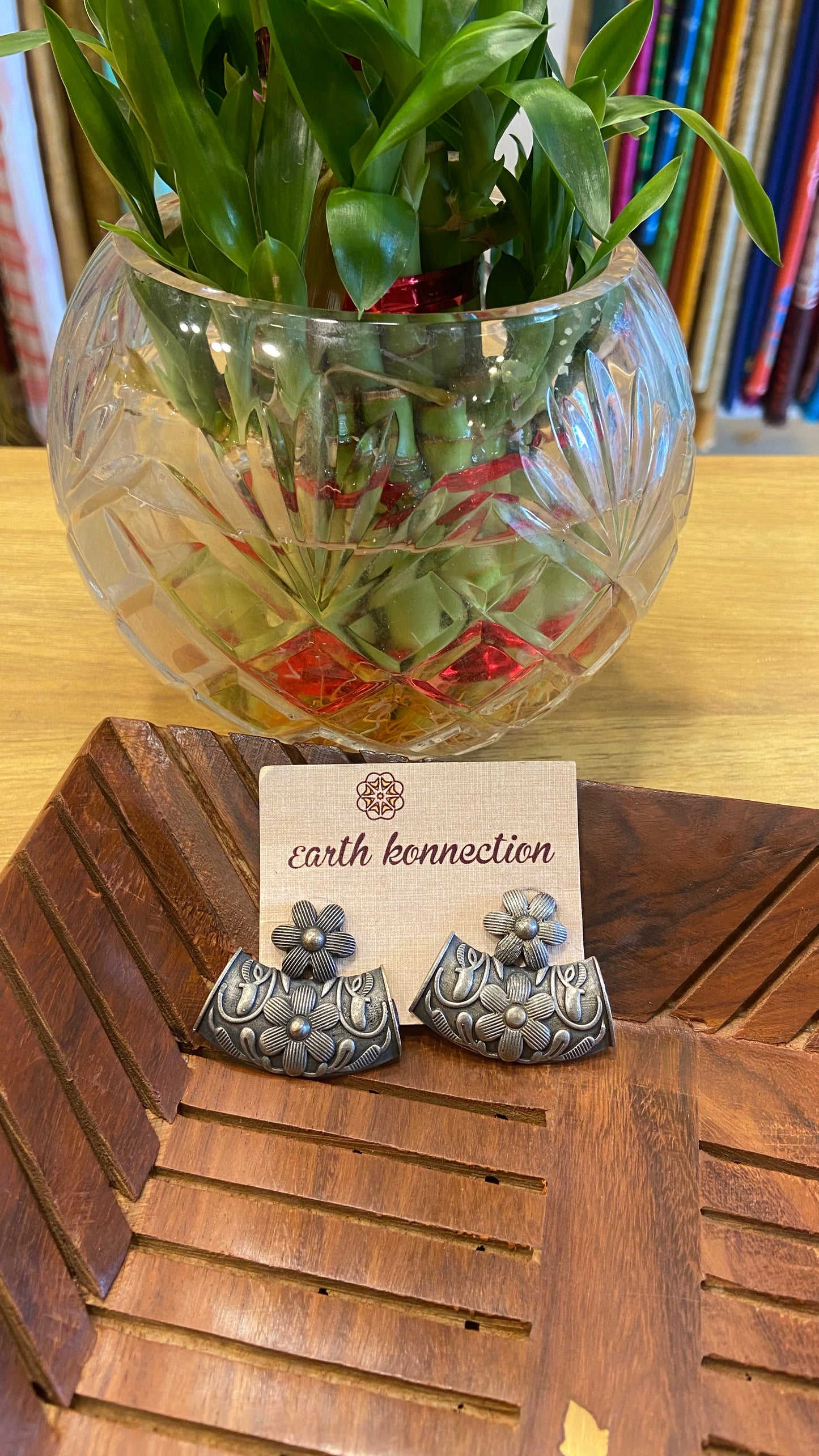 COSTUME STUD EARRING