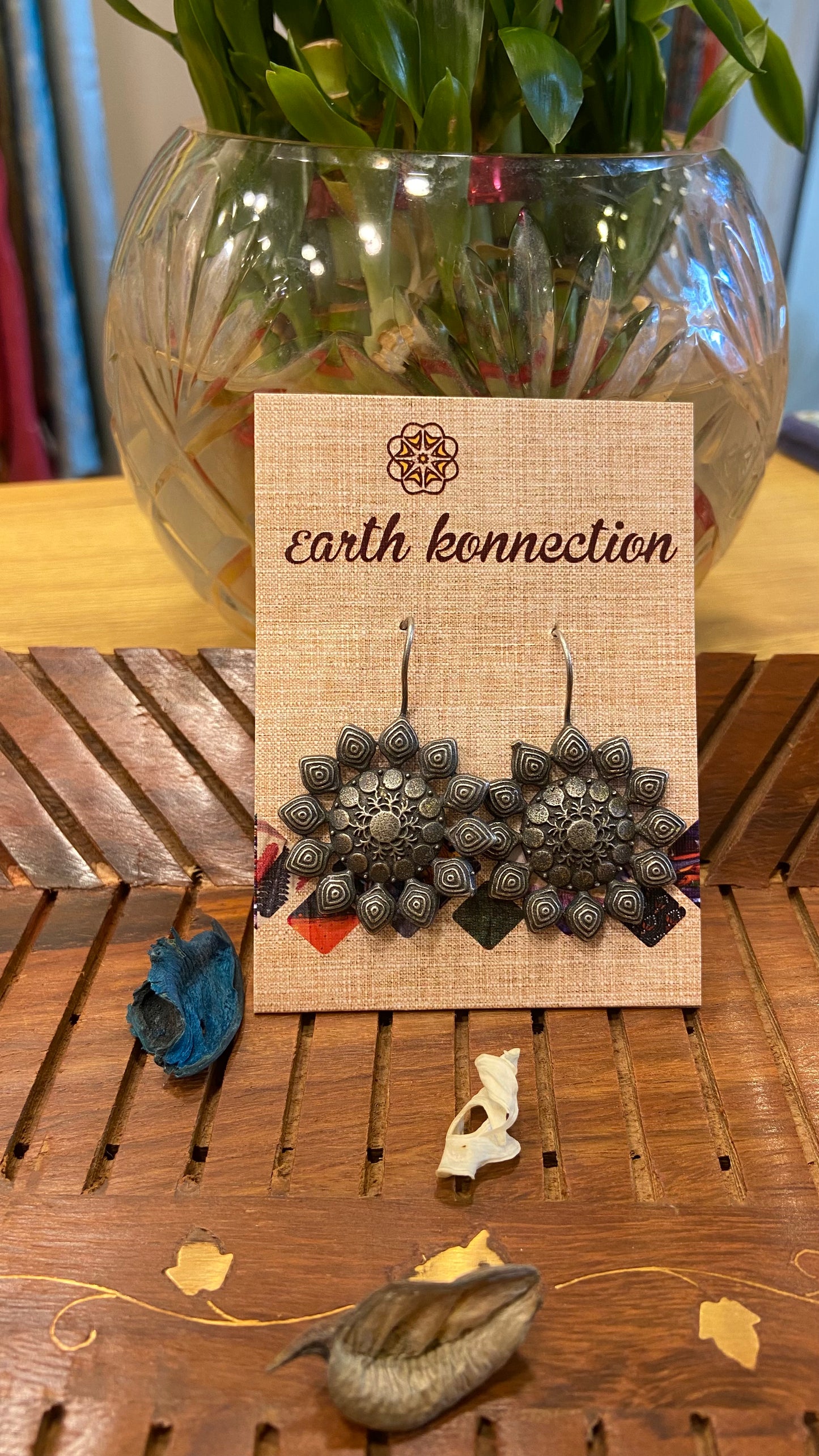 COSTUME HANGING EARRING