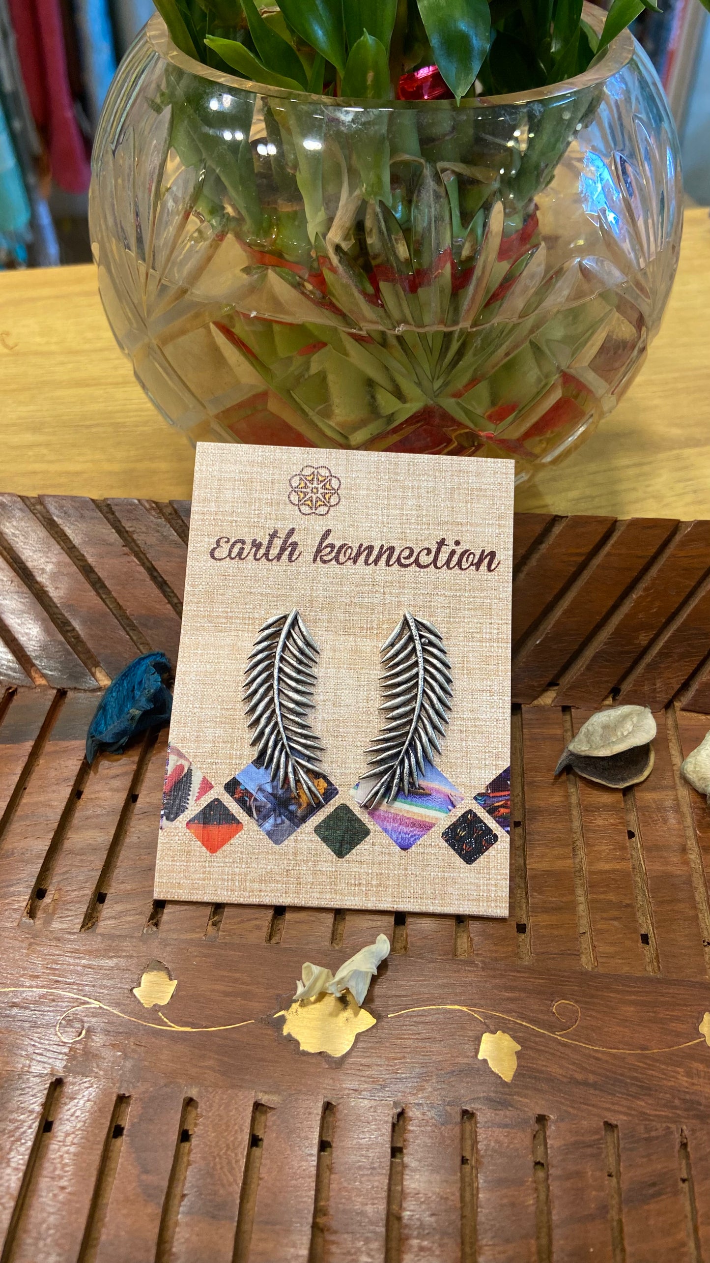 COSTUME STUD EARRING