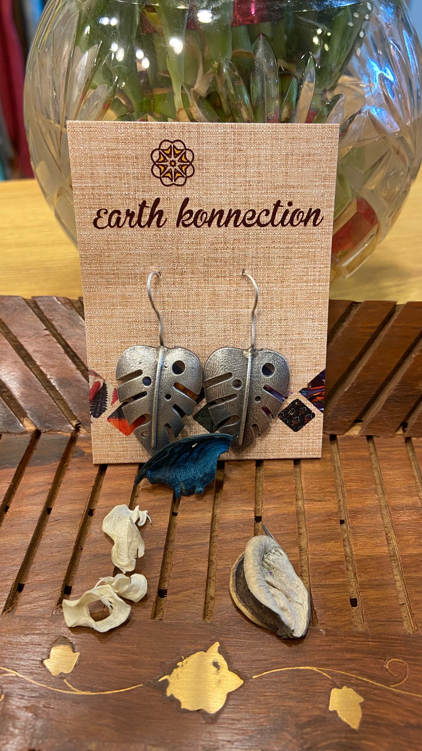 COSTUME HANGING EARRING