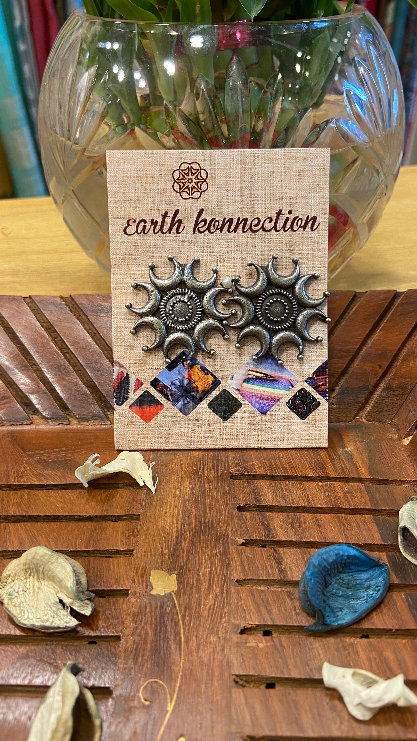 COSTUME STUD EARRING