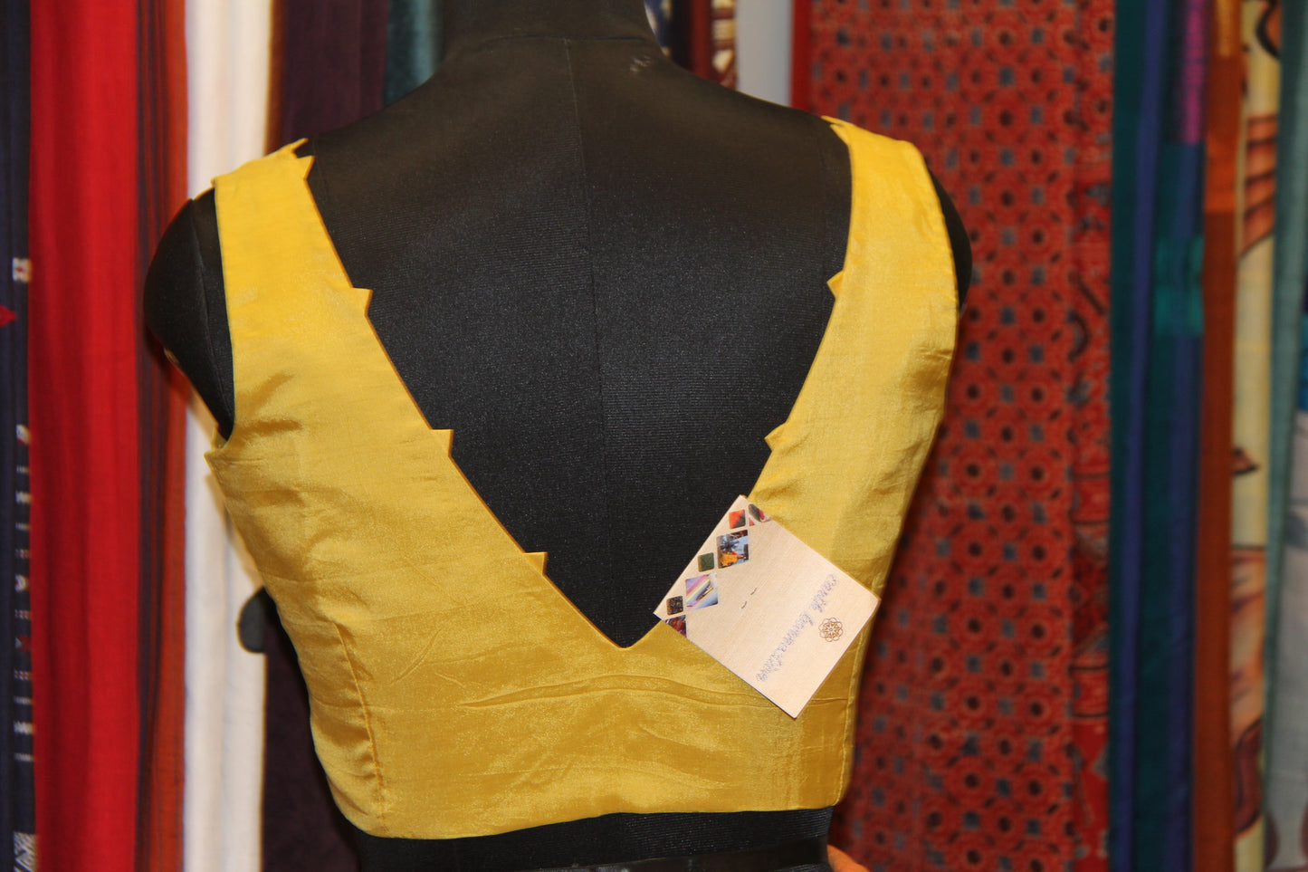 Princess cut blouse with padded