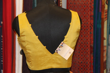 Princess cut blouse with padded